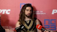 Pevač je na Pesmi za Evroviziju '23 uhvaćen kako krišom pije iz pljoske: "Kako vi znate šta je bilo unutra"