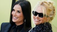 Pamela Anderson i Demi Mur oduševile jednobojnim kombinacijama: Detaljima upotpunile stajlinge
