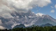 Proradio vulkan Merapi, visok skoro 3 hiljade metara: Izbacuje potok lave, širi se vreo dim