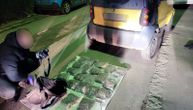 Uhapšeni momak i devojka pod sumnjom da trguju drogom: "Pali" u Kumodražu, marihuana zaplenjena iz automobila