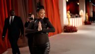 Nove modne kombinacije trudne Rijane: Pevačica ne prestaje da iznenađuje