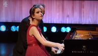 Devojčica Lusi, slepa pijanistkinja sa autizmom, neverovatnim performansom rasplakala publiku
