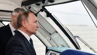 Zaljubljenik u vozove jurio je Putinovu oklopnu lokomotivu, uživao slikajući je: Mihailo sada živi u egzilu