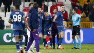 Skandal u Ligi konferencija: Navijač uleteo na teren i polomio nos igraču Fiorentine