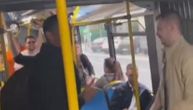 "Plitak potok" "potpio" beogradski autobus: Jedni se oduševljavaju, drugi zgražavaju, a žurka traje
