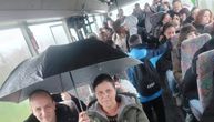 Autobus prokišnjava, putnici iz Leskovca besni, ali smislili nesvakidašnje rešenje da se zaštite