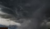 Nestvarne fotografije na nebu iznad Mladenovca: Sivi oblaci plesali, smračilo se usred dana
