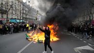 Haos na ulicama Francuske: Demonstranti palili kante za smeće, bacali kamenice na policiju, ona bacala suzavac