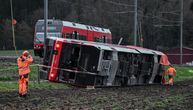 Dva voza iskočila iz šina u Švajcarskoj: Ima povređenih