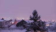Zabelela se Srbija: Sneg u većem delu zemlje, mećava na Zlatiboru i Kopaoniku, upaljen crveni meteo-alarm