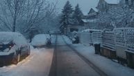Pao najavljeni sneg, Beograd se potpuno zabeleo: Pahulje napravile zastoje u saobraćaju od ranog jutra