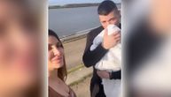 Jelena i Sloba Radanović uživaju u porodičnoj idili: Šetaju pored vode, dok pevač ponosno drži naslednika