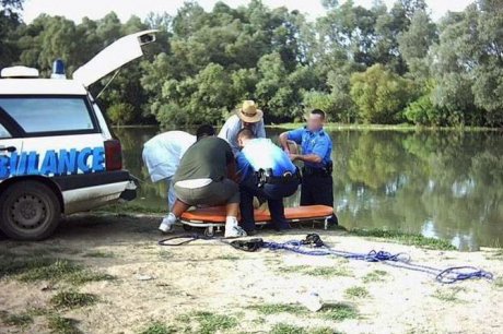 Policija izvlači telo utopljenika