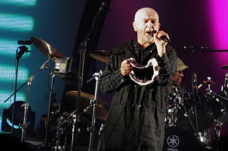 Peter Gabriel tokom nastupa u Kombank areni