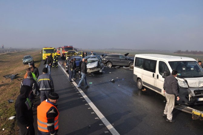 Lančani sudar na auto putu Šid – Beograd