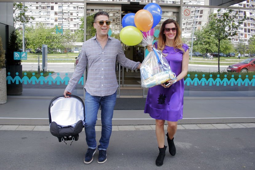 Željko Joksimović i Jovana Janković sa detetom, porodilište, sin, porođaj