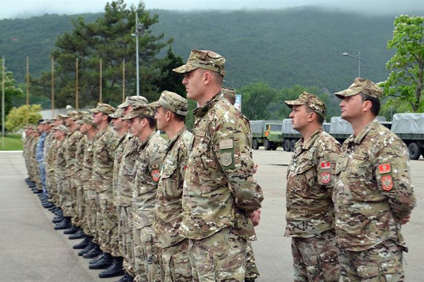 Vojska Crne Gore krenula u pomoć Srbiji