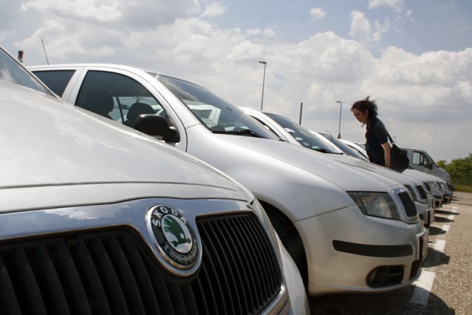 Prodaja službenih vozila , auto pijaca