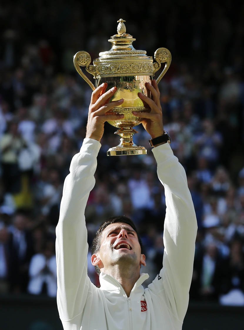 Novak Đoković je u finalu VImbldona pobedio Rodžera Federera Novak Đoković je u finalu VImbldona pobedio Rodžera Federera