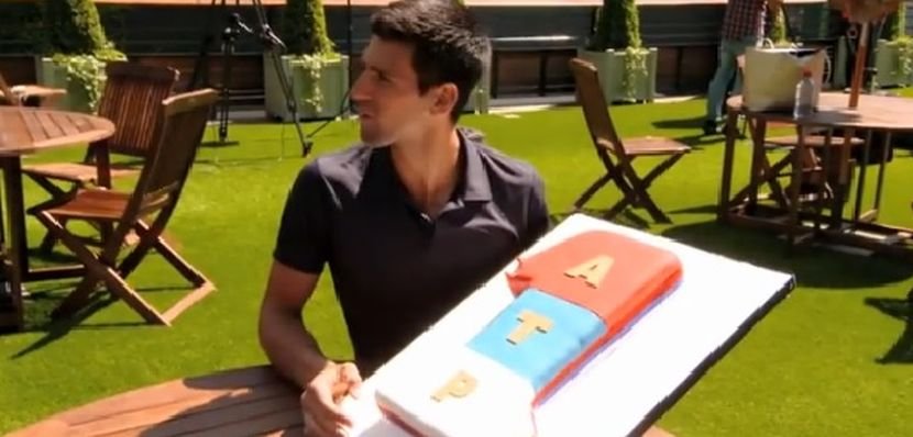 Novak Đoković i torta sa brojem 1