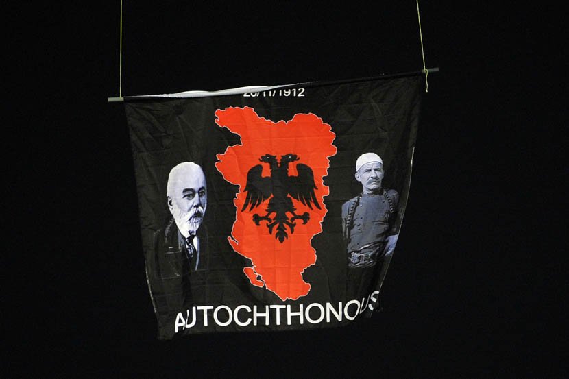 FK Srbija FK Albanija, albanska zastava
