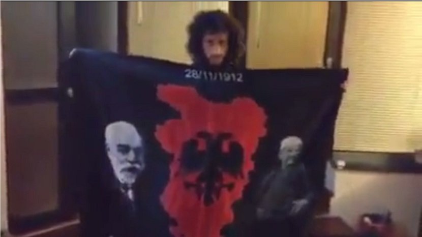 Velika Albanija, Navijač Albanije sa zastavom,Ismail Morina