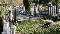 Klize spomenici na Centralnom groblju u Beogradu: Kiša pogoršala stanje klizišta, vlasnici parcela u strahu
