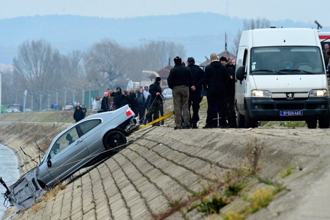 Policija izvlači automobil iz Dunava