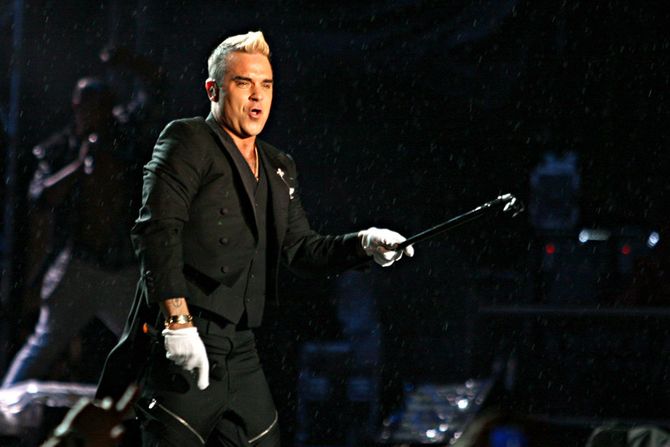 Robi Vilijams tokom nastupa na beogradskom koncertu na Ušću Robi Vilijams tokom nastupa na beogradskom koncertu na Ušću