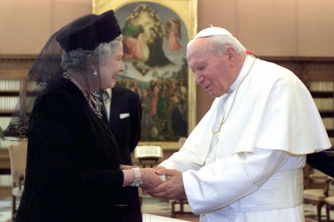 2000. god. Kraljica Elizabeta II i papa Jovan Pavle II u  Vatikanu