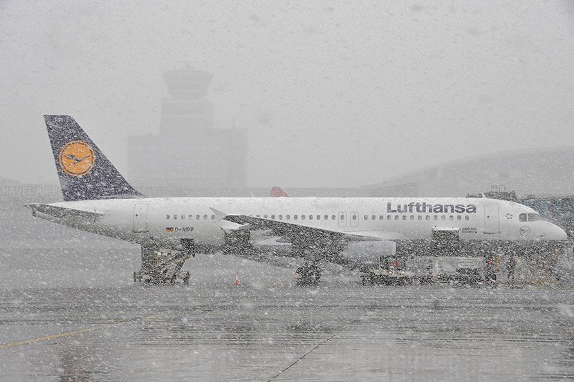 Lufthanza avion, zavejan aerodrom, sneg