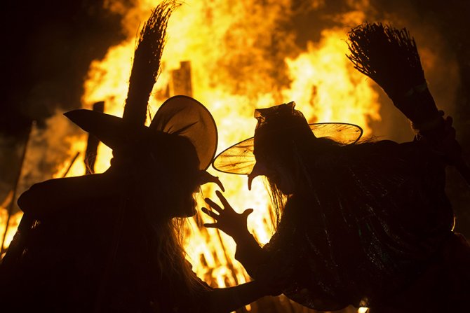 U germanskim i skandinavskim zemljama se uoči Prvog maja slavi noć Valpurgija.