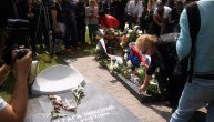 LEGENDE ĆE VEČNO LEŽATI JEDNA PORED DRUGE: Bata sahranjen pored Dragana Nikolića (FOTO)(VIDEO)