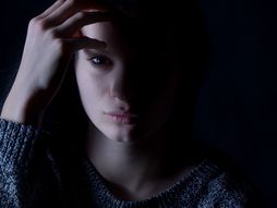 Tuga, tužna žena, devojka, depresija, silovanje