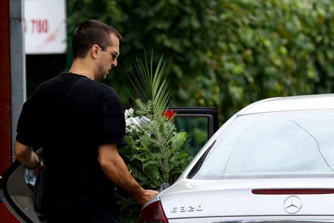  Zoran Marjanović, Porodica Marjanović na Groblju Jelene na grobu, groblje, borča, zbeg, ubijena Jelena Krsmanović Marjanović