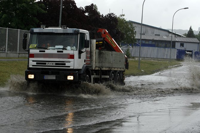 Bara ispred Komtrejda, jezero, Comtrade