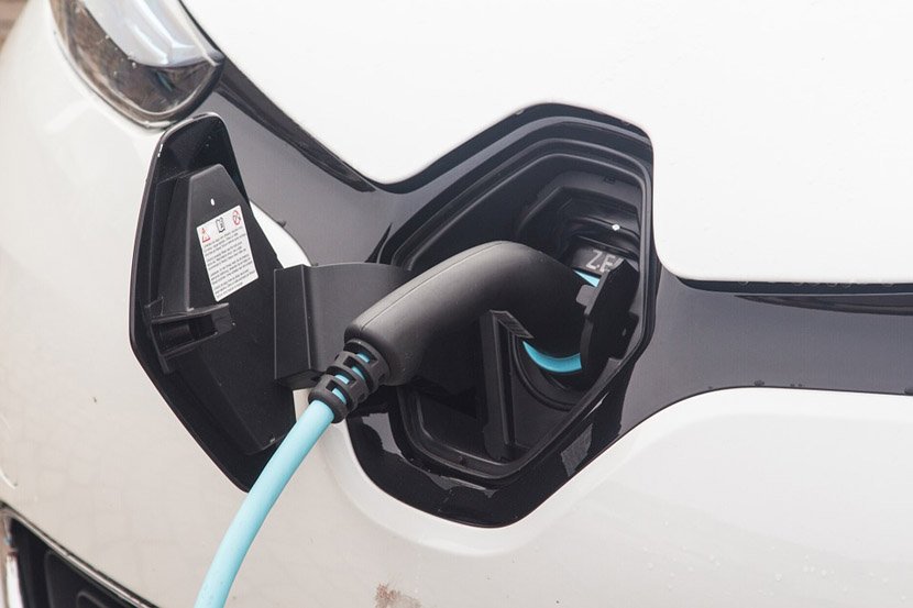 electric-car-punjenje baterija električnih automobila, pumpa