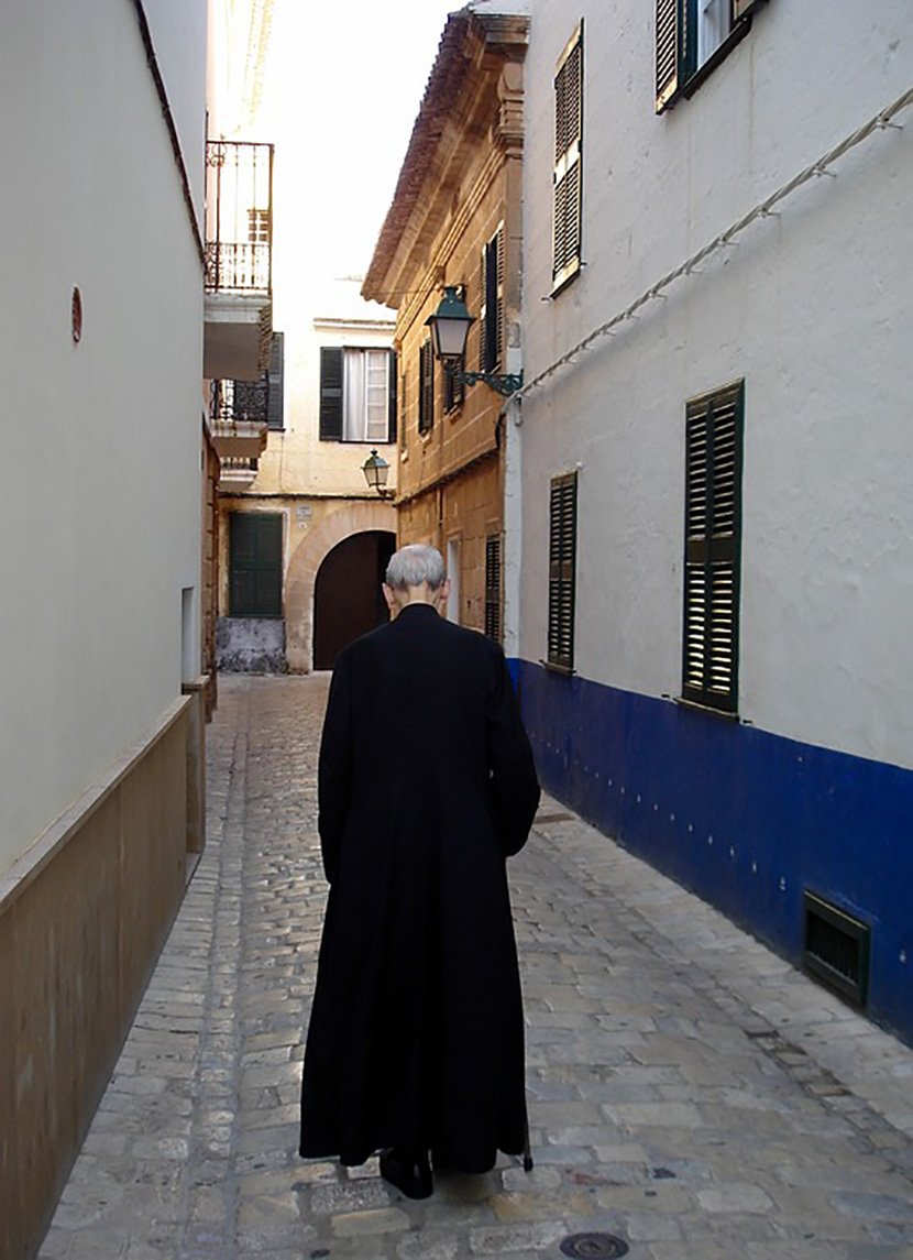 sveštenik. pop, religija, katolici, katoličanstvo