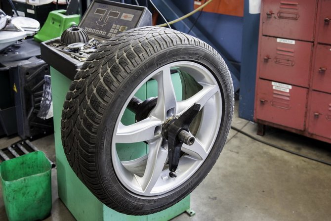Automobil, letnje gume Automobil, letnje gume