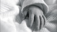 Stric bebe umrle u Aleksincu tvrdi da su lekari rekli: "Da smo bili pola sata brži, dete bi živelo"