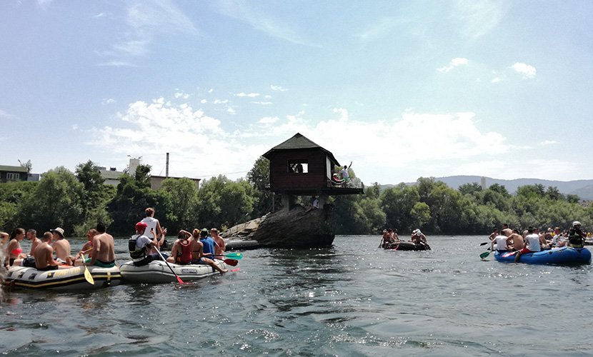 Drinska regata u Bajinoj Bašti, 24 po redu, najveća je manifestacija na vodi u regionu. Drinska regata u Bajinoj Bašti, 24 po redu, najveća je manifestacija na vodi u regionu.