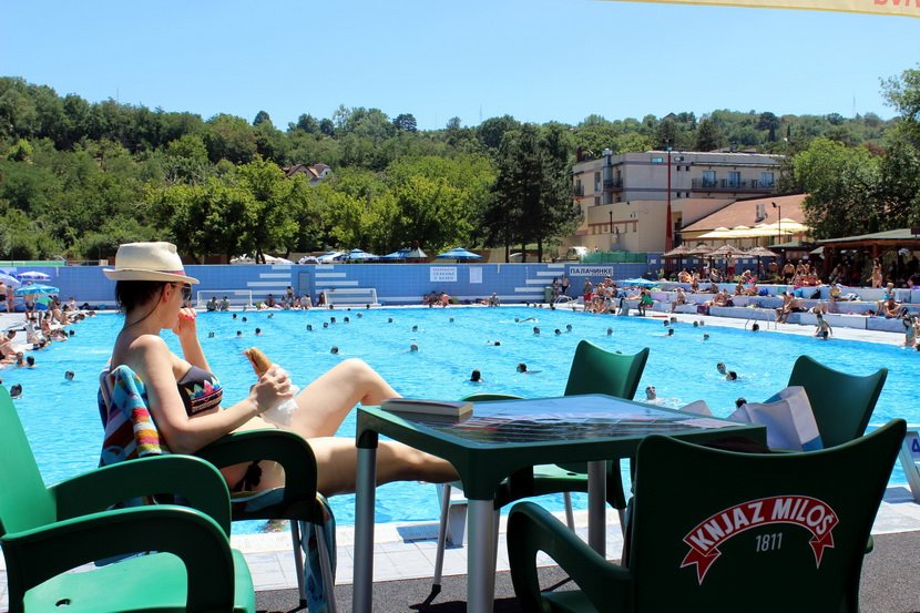 Na bazenima Akva parka u Jagodini, danas je spas od vrućine potražilo između 4.500 i 5.000 ljudi
