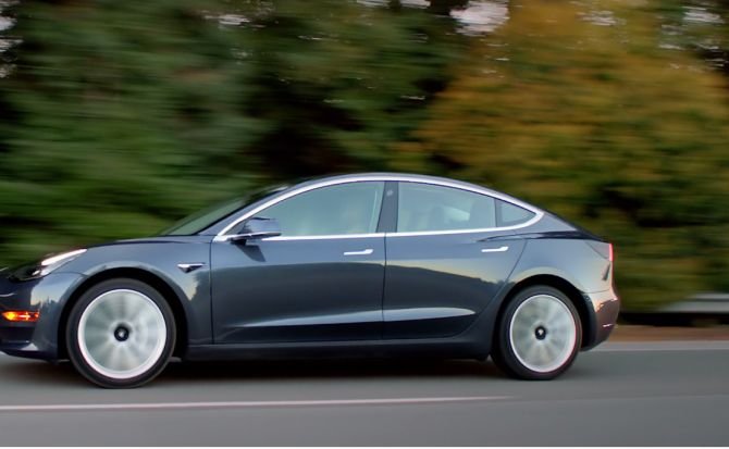 Tesla Model 3, električni automobil