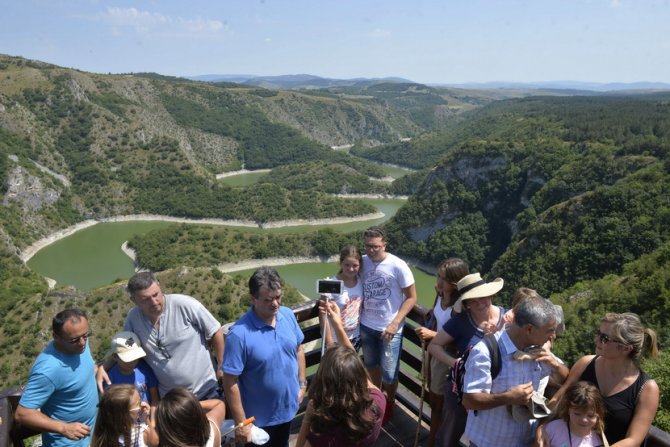 Uvac, turisti uživaju u čistoj i netaknutoj prirodi