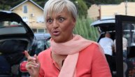 "Primam hemioterapiju, borim se za..." Pevačica o teškoj bolesti s kojom se suočila: "Noću mi suze krenu"