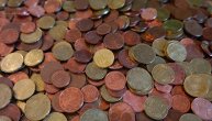 Petorka metal-detektorima češljala atar u Šidu i našla 132 novčića: Koštaće ih "arheološki radovi"