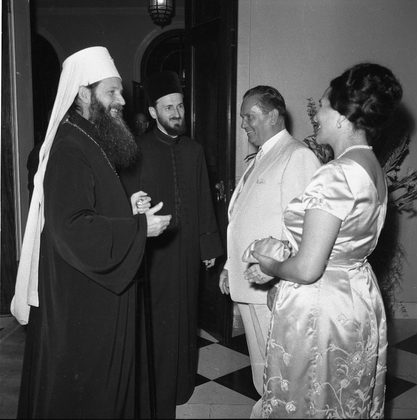Predsednik Jugoslavije Josip Broz Tito i njegova supruga Jovanka, u pratnji patrijarha srpskog gospodina Germana, šezdesetih godina prošlog veka Predsednik Jugoslavije Josip Broz Tito i njegova supruga Jovanka, u pratnji patrijarha srpskog gospodina Germana, šezdesetih godina prošlog veka