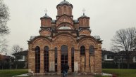 Tradicija koja Srbe održava na KiM: U manastiru Gračanica Badnji dan obeležen sečom badnjaka i liturgijom