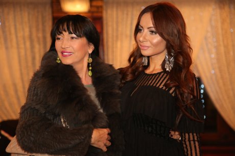 Goca Božinovska i Jelena Vučković, DM Sat Nova Godina, Pozarevac Goca Božinovska i Jelena Vučković, DM Sat Nova Godina, Pozarevac