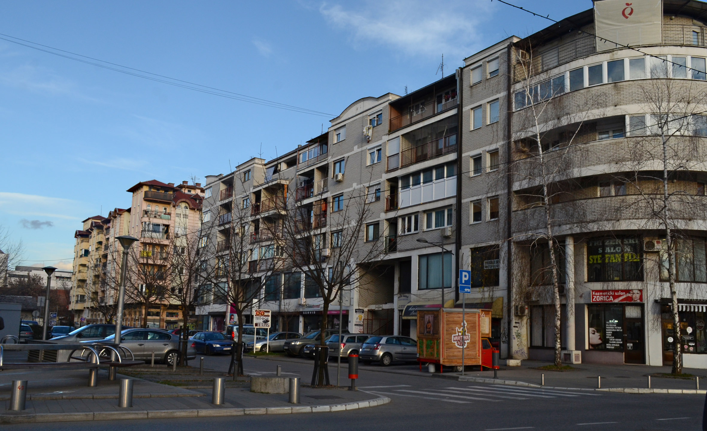 Drama kod škole u Kraljevu: Prosuo se opasan teret - ako prolazite ovuda, odmah ZATVORITE PROZORE!